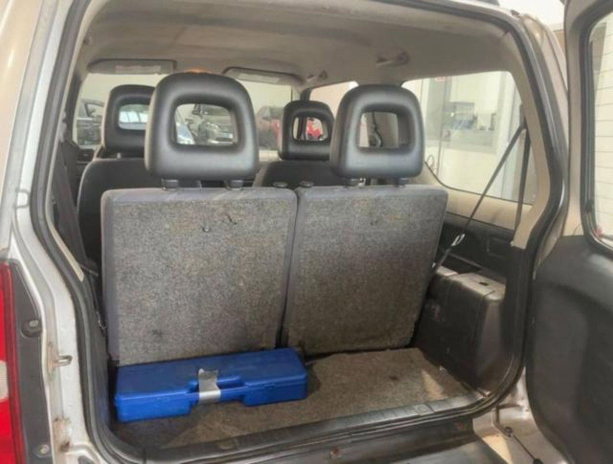 Suzuki Jimny 1.3i 16V cat 4WD JLX (12)