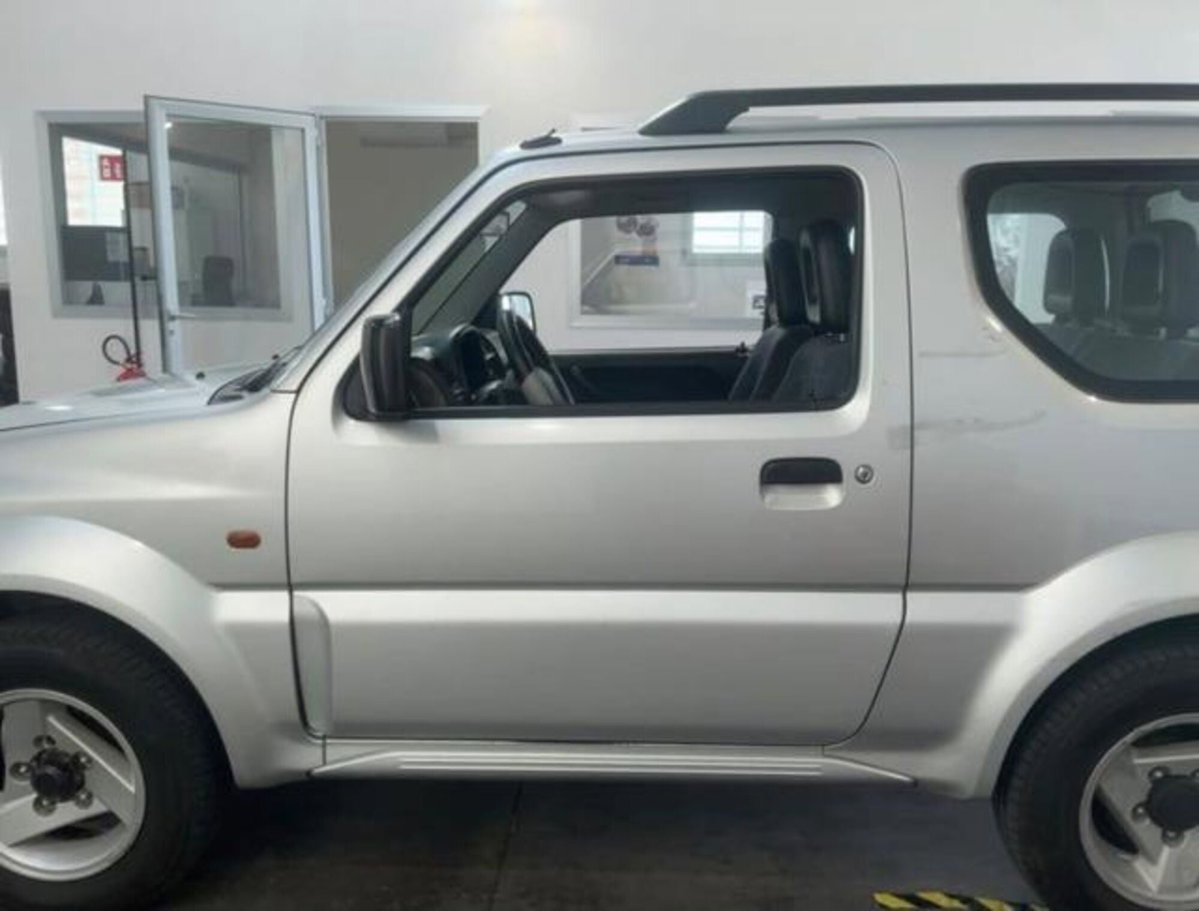 Suzuki Jimny 1.3i 16V cat 4WD JLX (3)