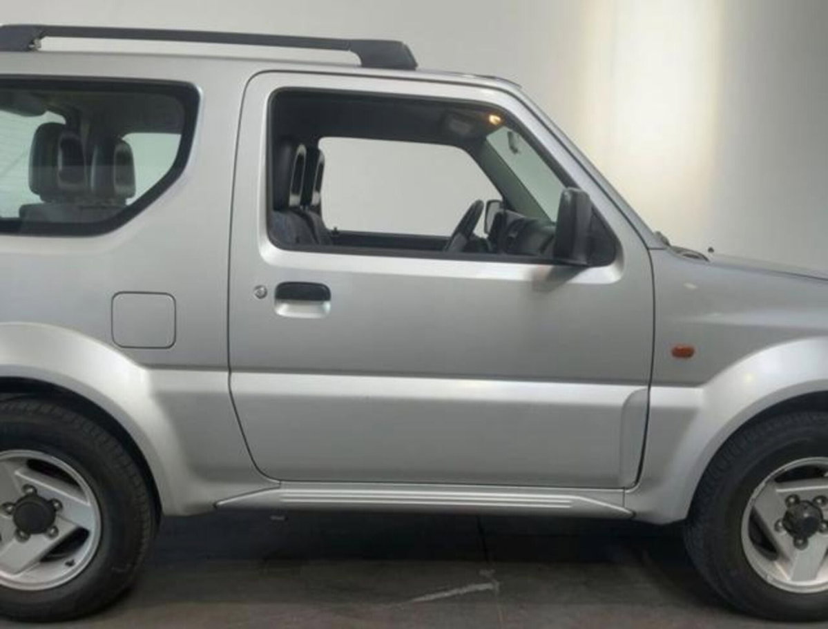Suzuki Jimny 1.3i 16V cat 4WD JLX (5)