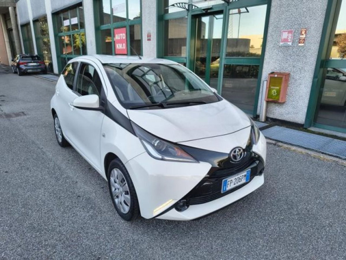 Toyota Aygo 1.0 VVT-i 69 CV 5 porte x-play TSS
