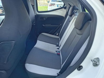 Toyota Aygo 1.0 VVT-i 69 CV 5 porte x-play TSS (10)