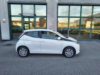 Toyota Aygo 1.0 VVT-i 69 CV 5 porte x-play TSS (2)