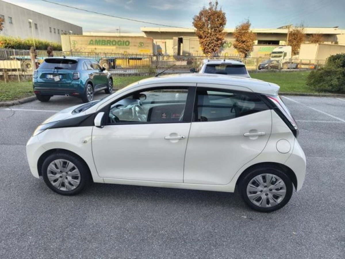 Toyota Aygo 1.0 VVT-i 69 CV 5 porte x-play TSS (6)