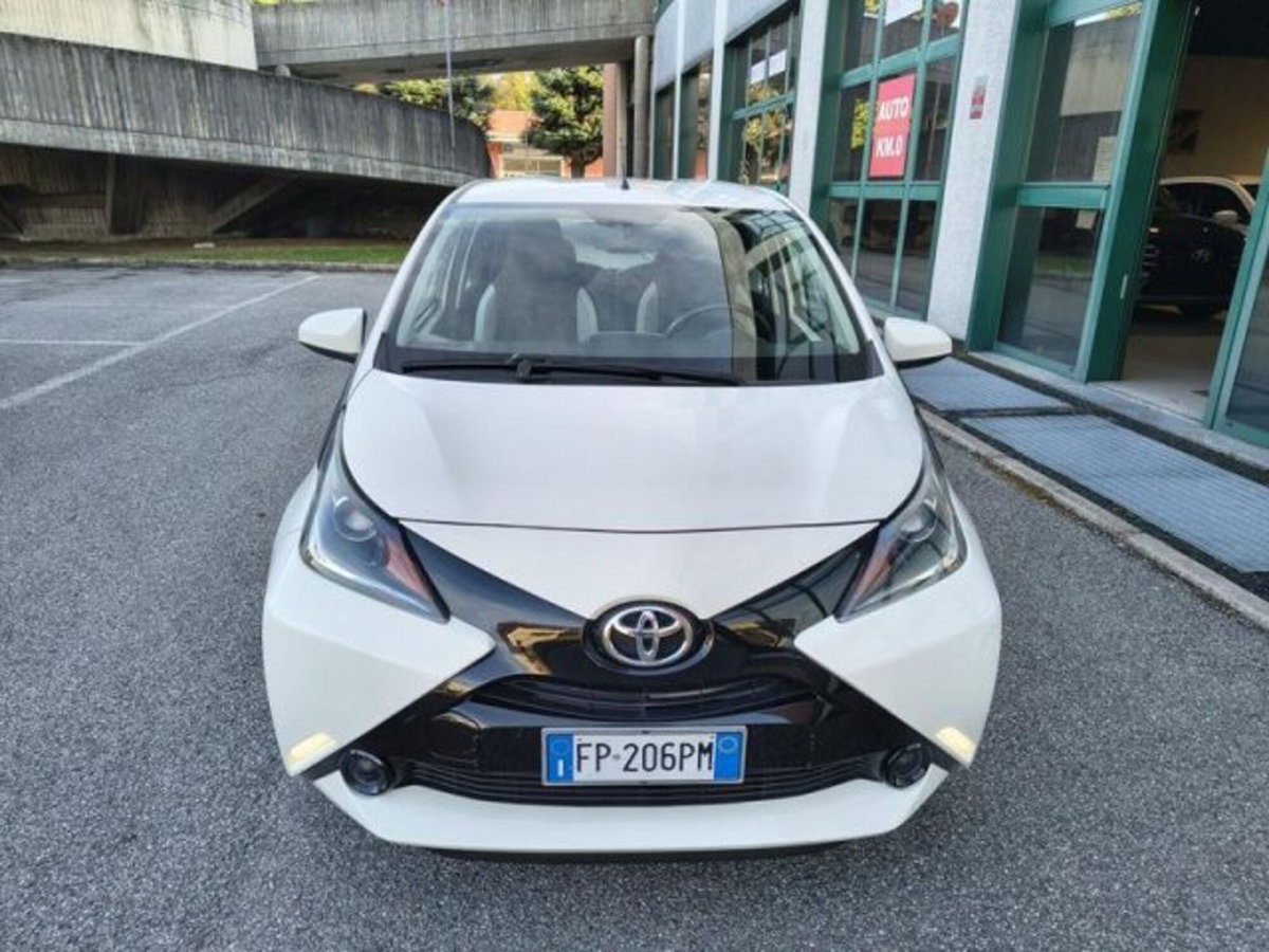 Toyota Aygo 1.0 VVT-i 69 CV 5 porte x-play TSS (8)