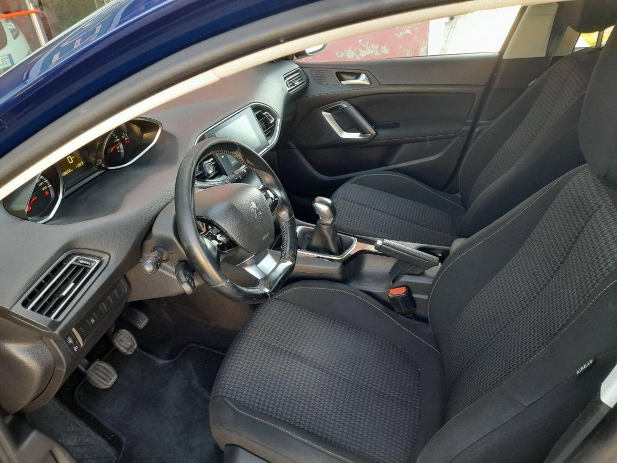 Peugeot 308 1.6 HDi 92 CV Business (8)