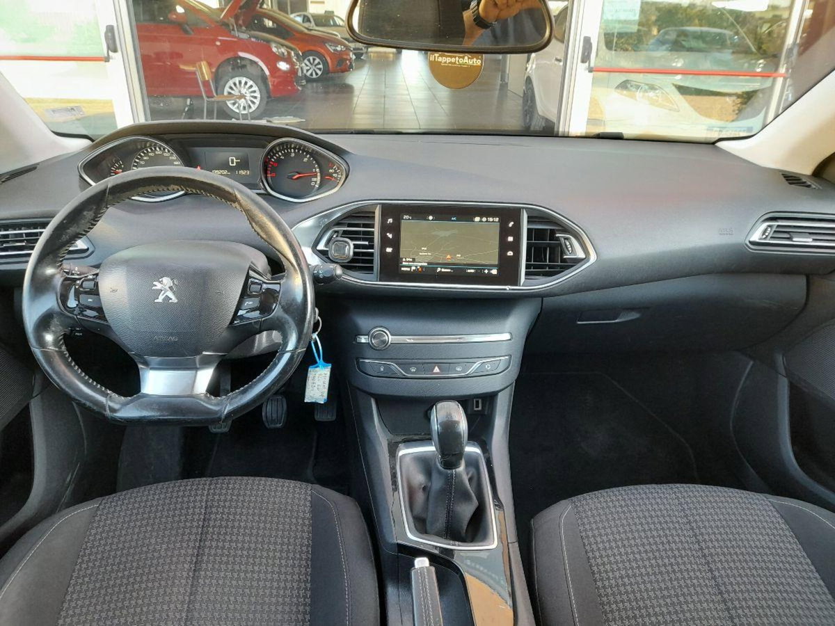 Peugeot 308 1.6 HDi 92 CV Business (9)