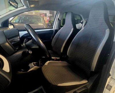 Toyota Aygo 1.0 VVT-i 72 CV 5 porte x-play (10)