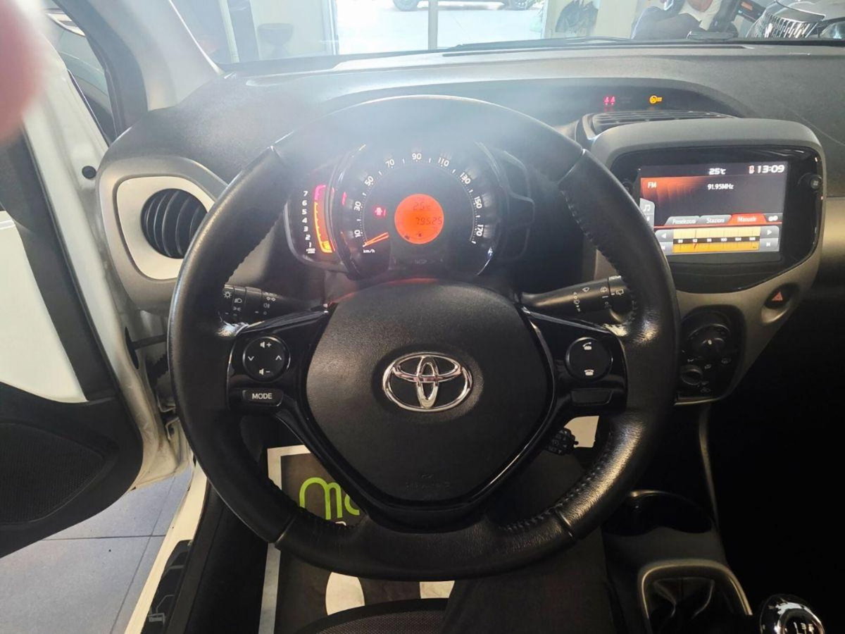 Toyota Aygo 1.0 VVT-i 72 CV 5 porte x-play (13)