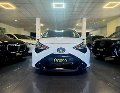 Toyota Aygo 1.0 VVT-i 72 CV 5 porte x-play (2)