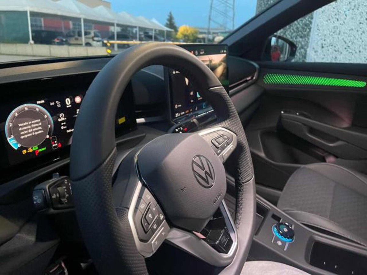 Volkswagen T-Roc 1.5 etsi R-Line 150cv dsg (13)