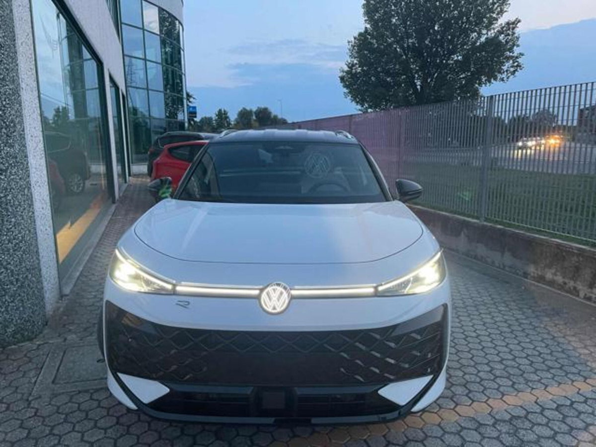 Volkswagen T-Roc 1.5 etsi R-Line 150cv dsg (2)