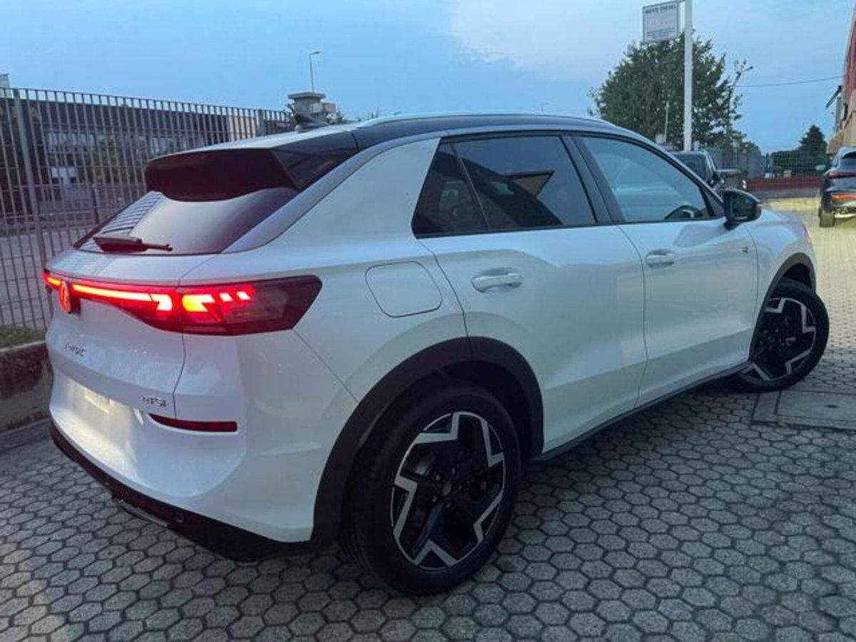 Volkswagen T-Roc 1.5 etsi R-Line 150cv dsg (6)