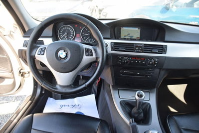 BMW Serie 3 Touring 330d cat  Futura (18)