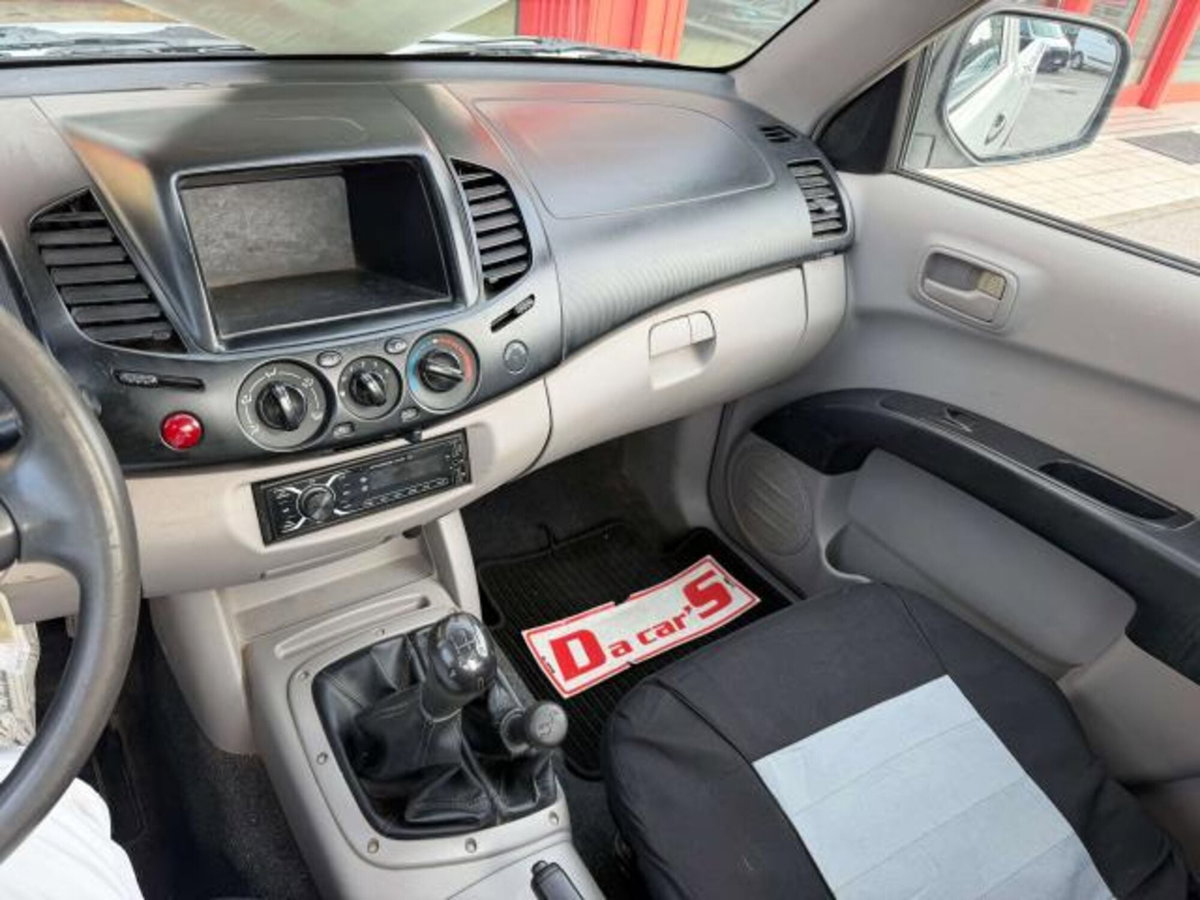 Mitsubishi L200 2.5 DI-D Club Cab Invite (15)