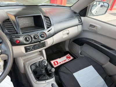 Mitsubishi L200 2.5 DI-D Club Cab Invite (15)
