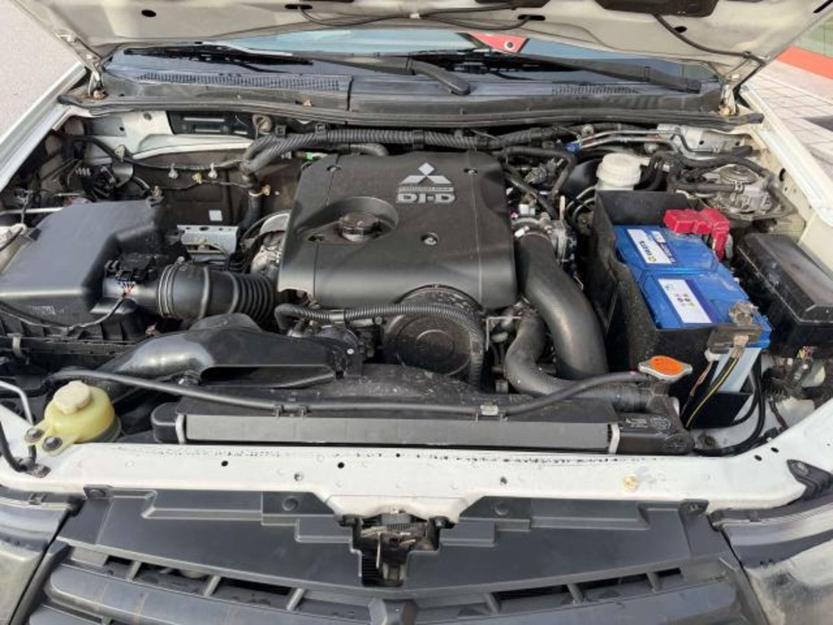 Mitsubishi L200 2.5 DI-D Club Cab Invite (16)