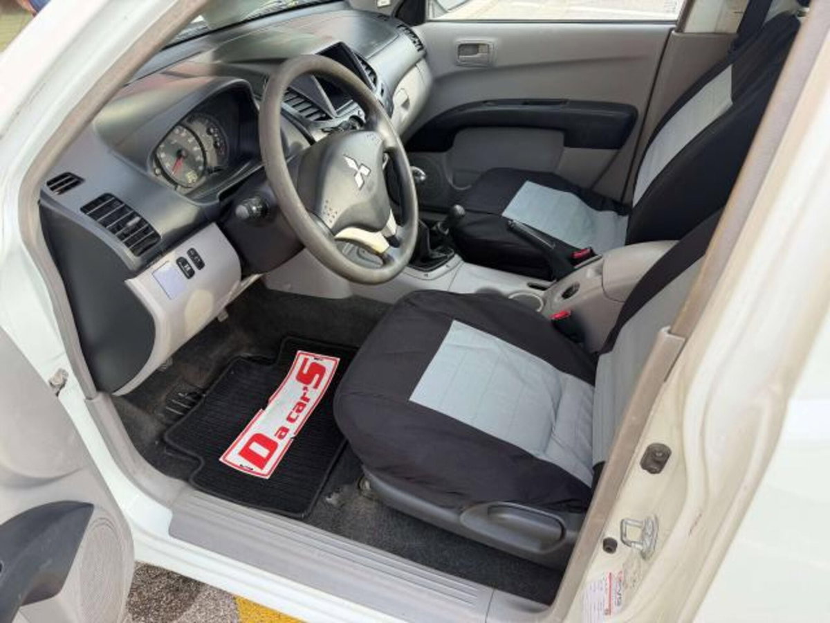Mitsubishi L200 2.5 DI-D Club Cab Invite (3)