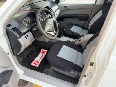 Mitsubishi L200 2.5 DI-D Club Cab Invite (3)