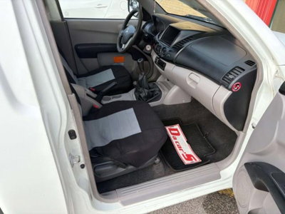 Mitsubishi L200 2.5 DI-D Club Cab Invite (9)