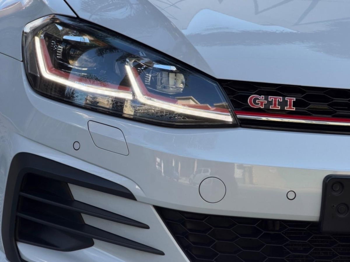 Volkswagen Golf 2.0 TSI GTI DSG (11)