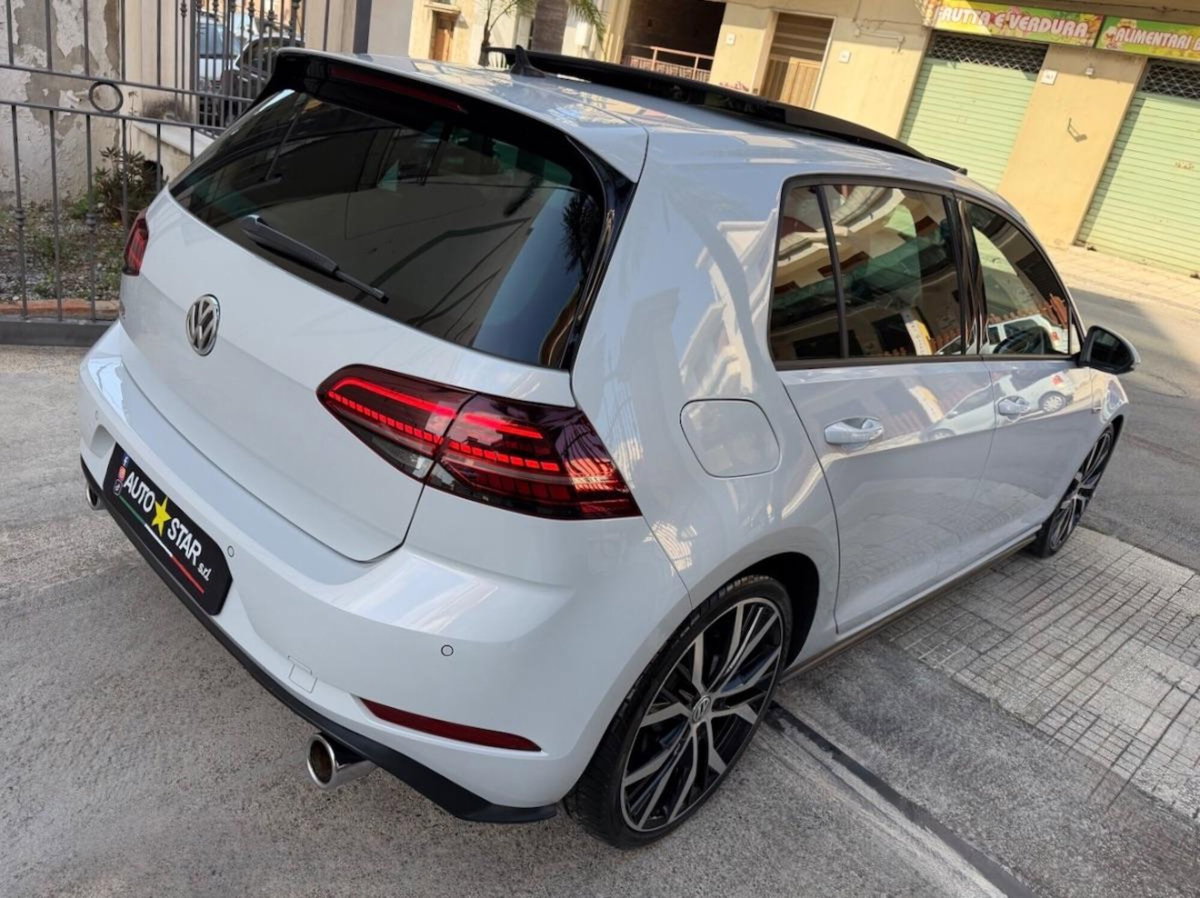Volkswagen Golf 2.0 TSI GTI DSG (9)