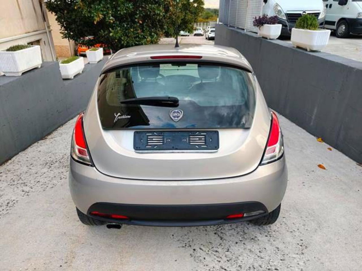 Lancia Ypsilon 1.2 69 CV 5 porte GPL Ecochic Platinum (14)