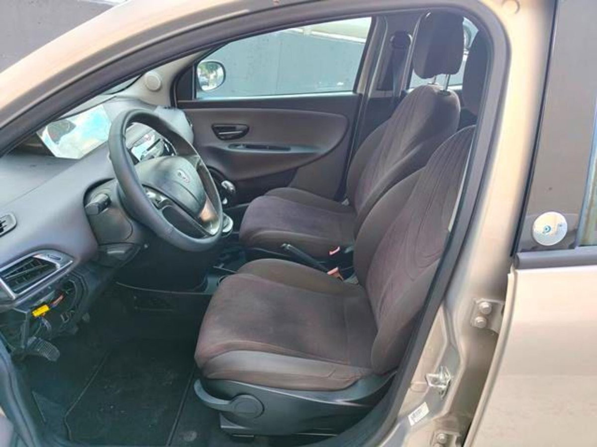 Lancia Ypsilon 1.2 69 CV 5 porte GPL Ecochic Platinum (4)