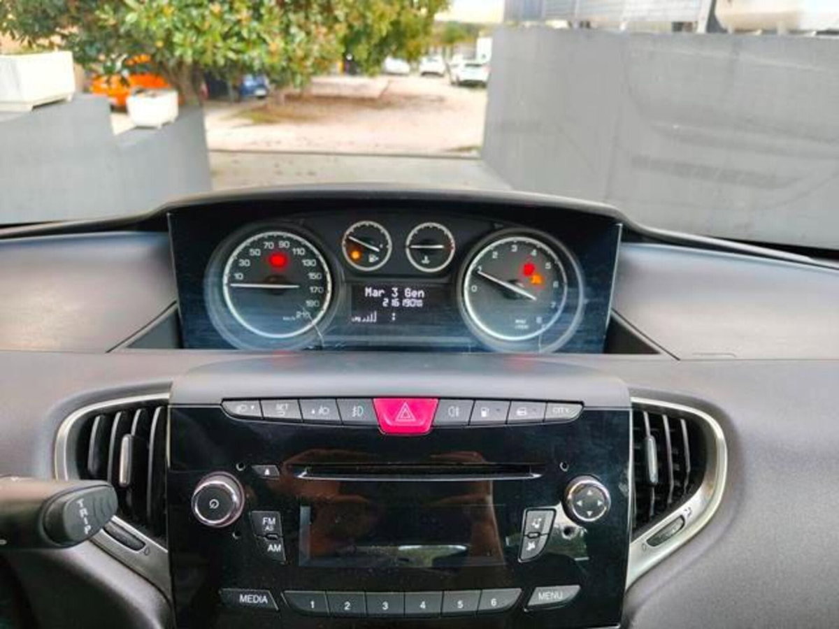 Lancia Ypsilon 1.2 69 CV 5 porte GPL Ecochic Platinum (7)