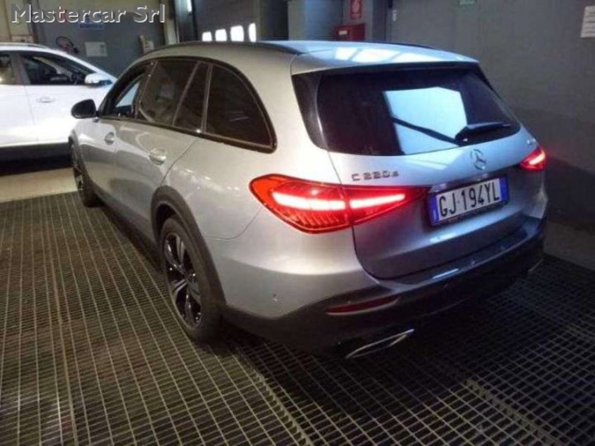 Mercedes-Benz Classe C Station Wagon All-Terrain 220 d mhev Premium Plus 4matic auto (4)