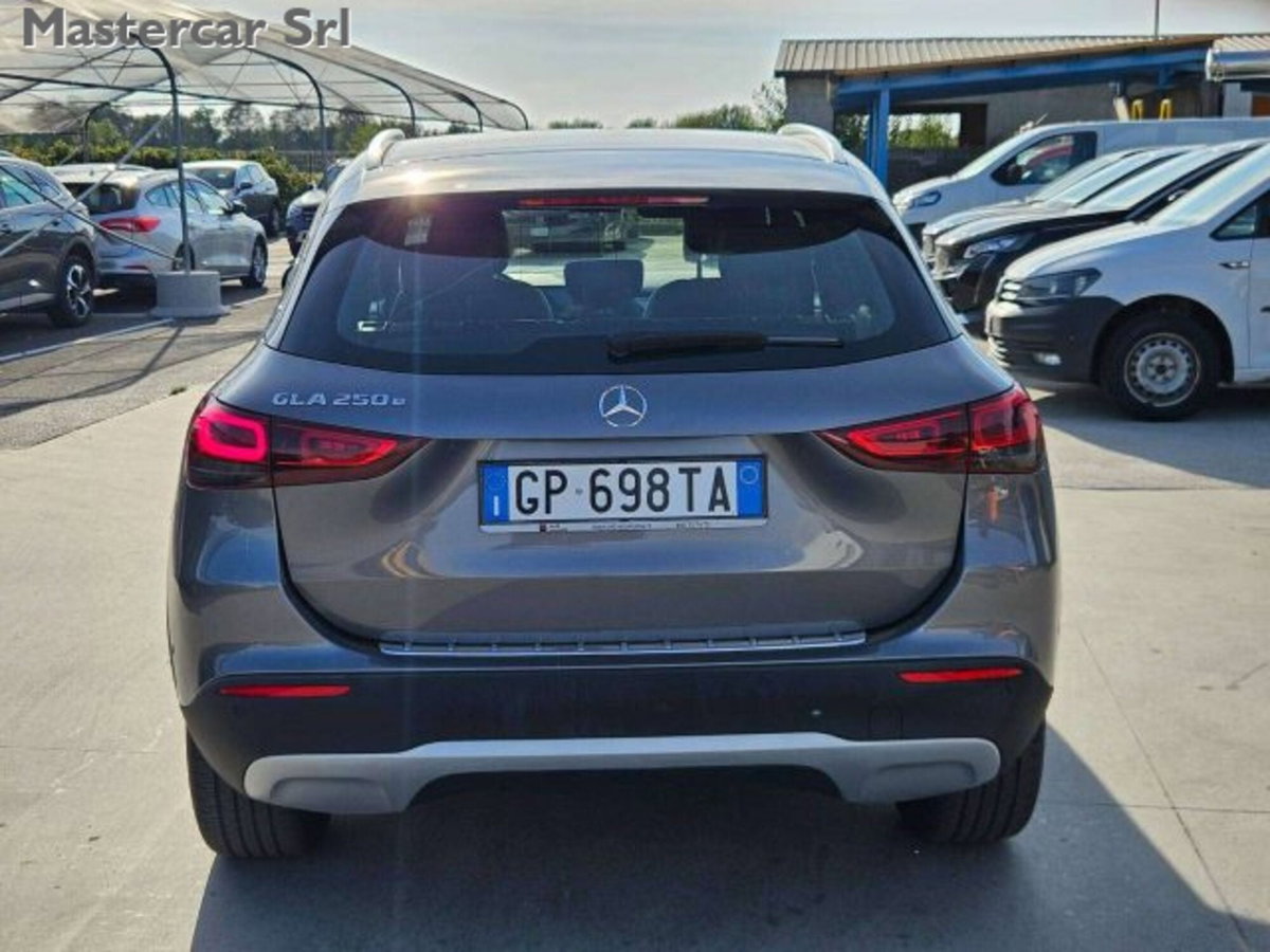 Mercedes-Benz GLA SUV 250 e phev Business Extra auto (5)