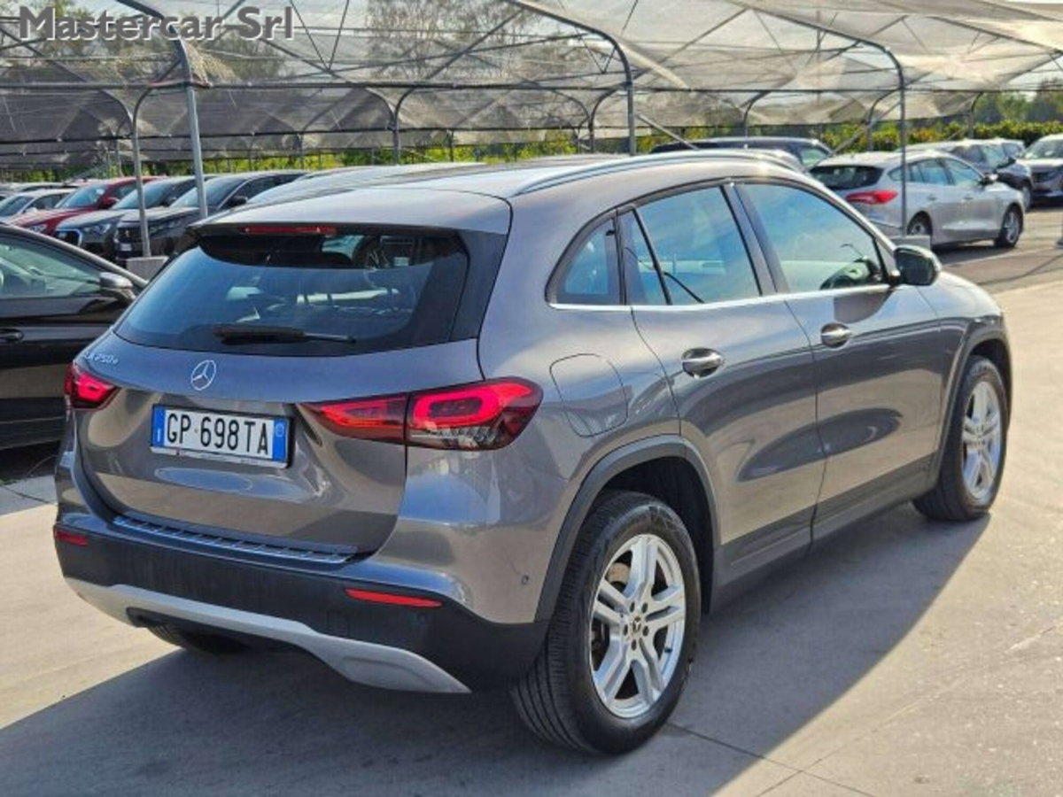 Mercedes-Benz GLA SUV 250 e phev Business Extra auto (6)