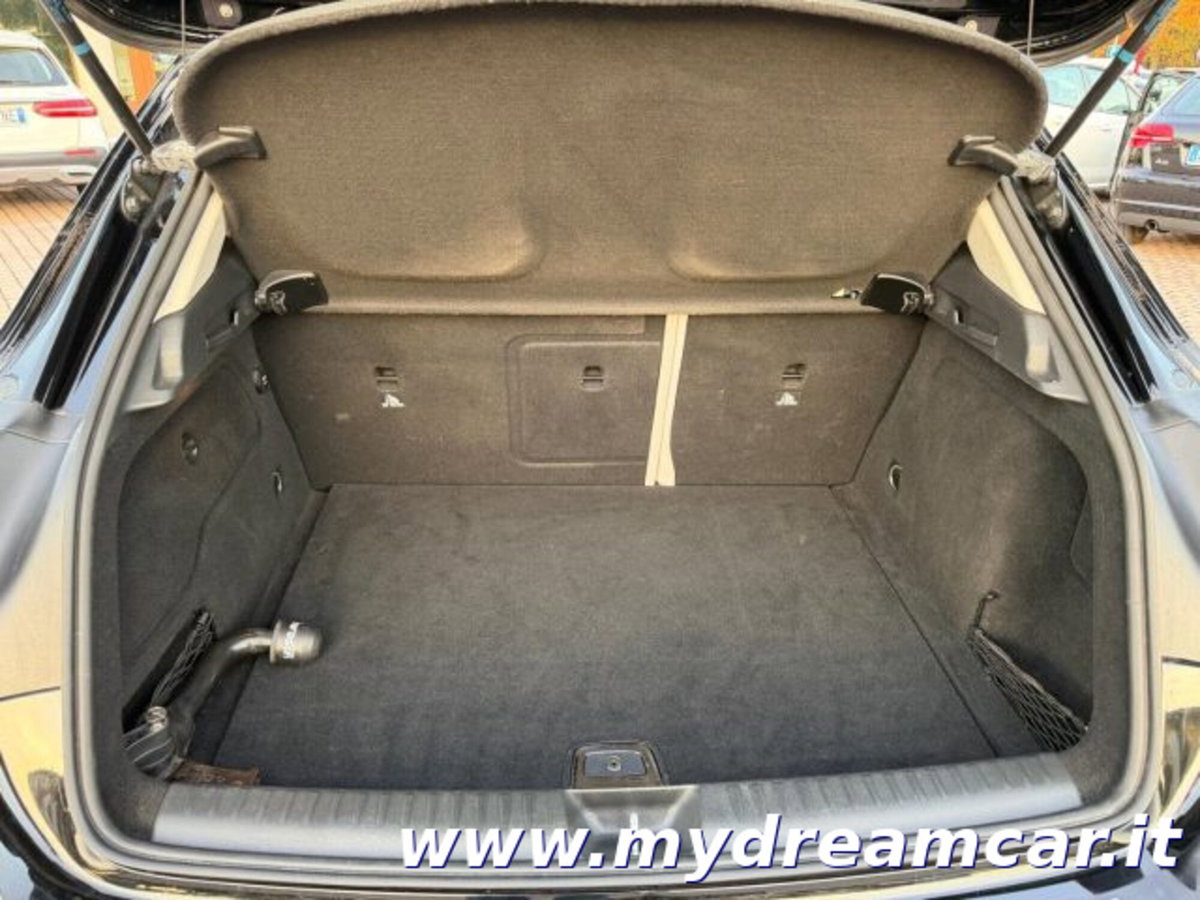 Mercedes-Benz GLA SUV 200 d Automatic Sport (13)