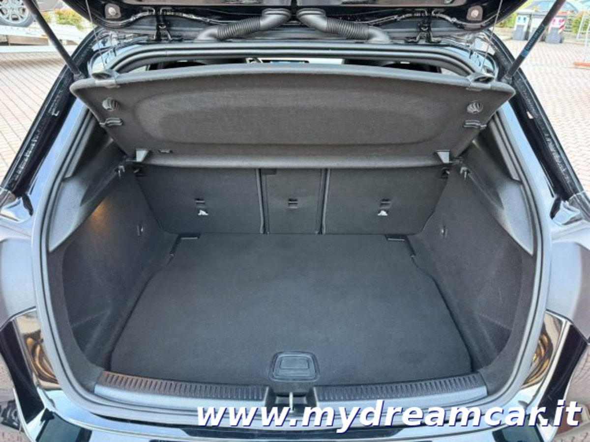 Mercedes-Benz Classe A Sedan 180 d Automatic 4p. Premium (18)