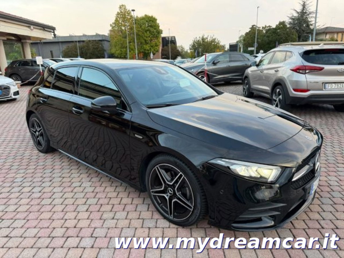 Mercedes-Benz Classe A Sedan 180 d Automatic 4p. Premium (4)