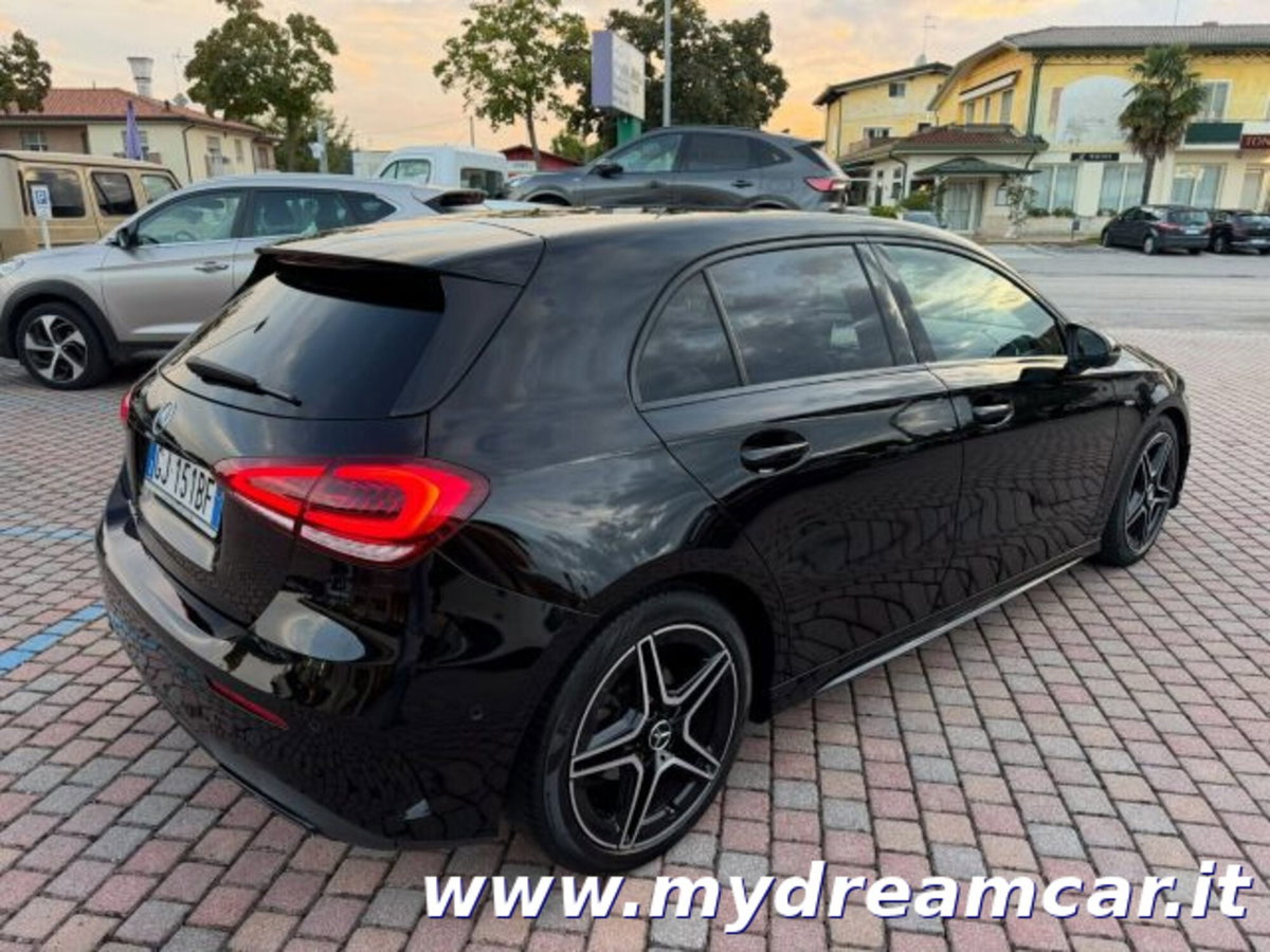 Mercedes-Benz Classe A Sedan 180 d Automatic 4p. Premium (5)