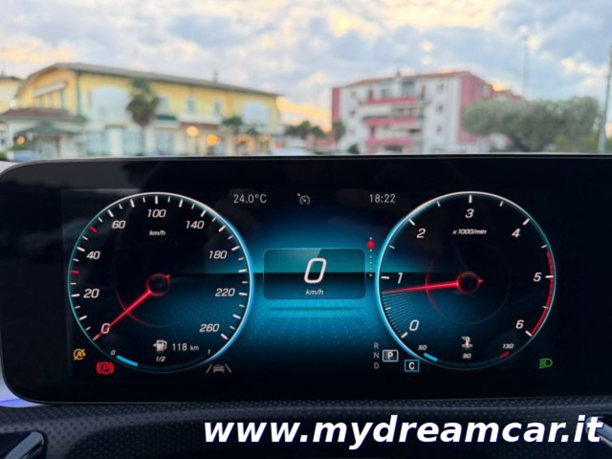 Mercedes-Benz Classe A Sedan 180 d Automatic 4p. Premium (8)