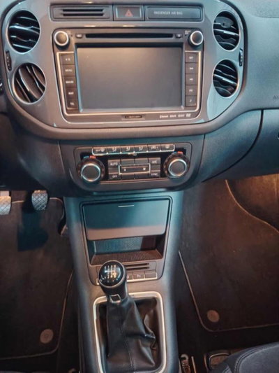 Volkswagen Tiguan 2.0 TDI 140 CV 4MOTION Sport & Style (6)