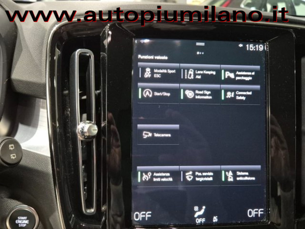 Volvo XC40 T3 Geartronic Momentum Pro (17)