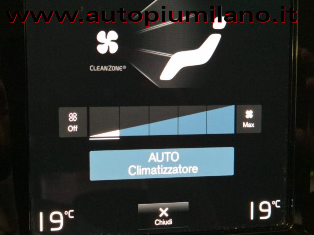 Volvo XC40 T3 Geartronic Momentum Pro (18)