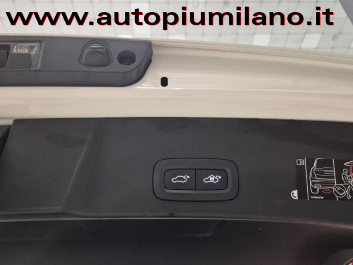 Volvo XC40 T3 Geartronic Momentum Pro (19)