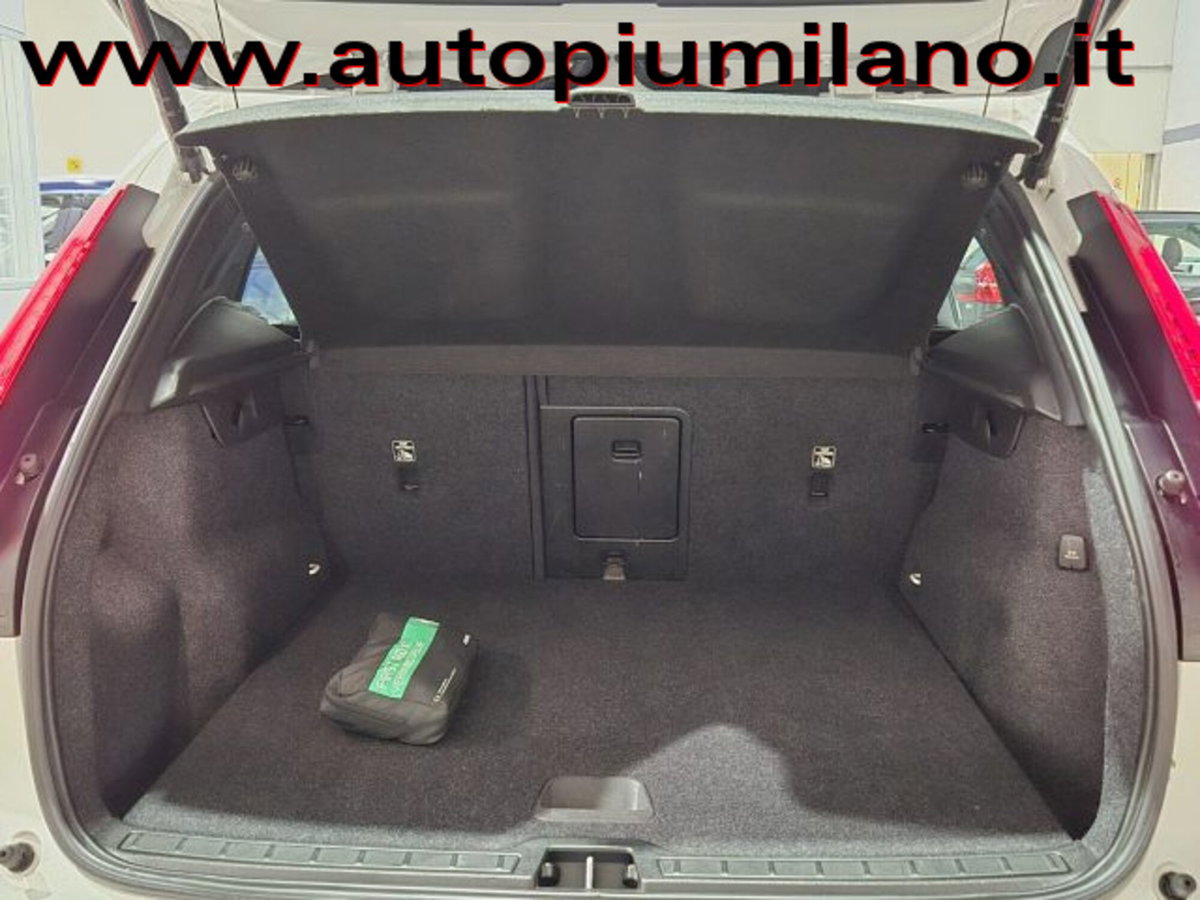 Volvo XC40 T3 Geartronic Momentum Pro (20)