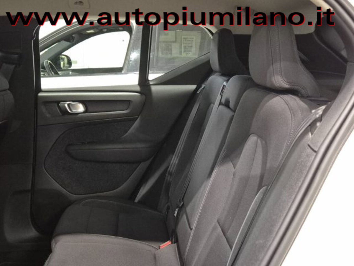 Volvo XC40 T3 Geartronic Momentum Pro (8)