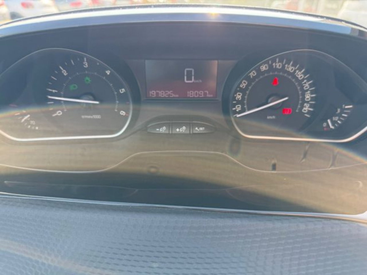 Peugeot 2008 75 Active (14)