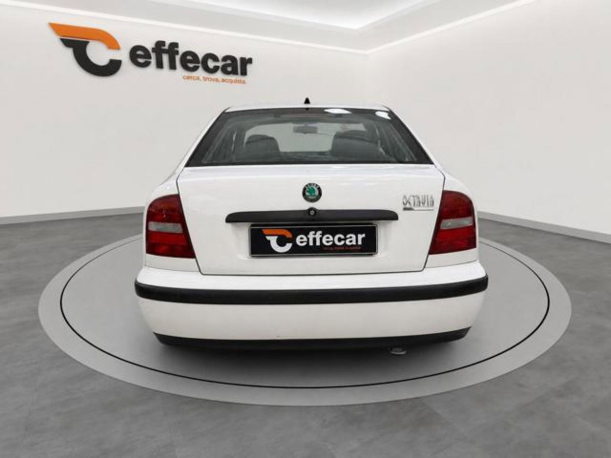Skoda Octavia 1.6/75 CV cat GLX (5)