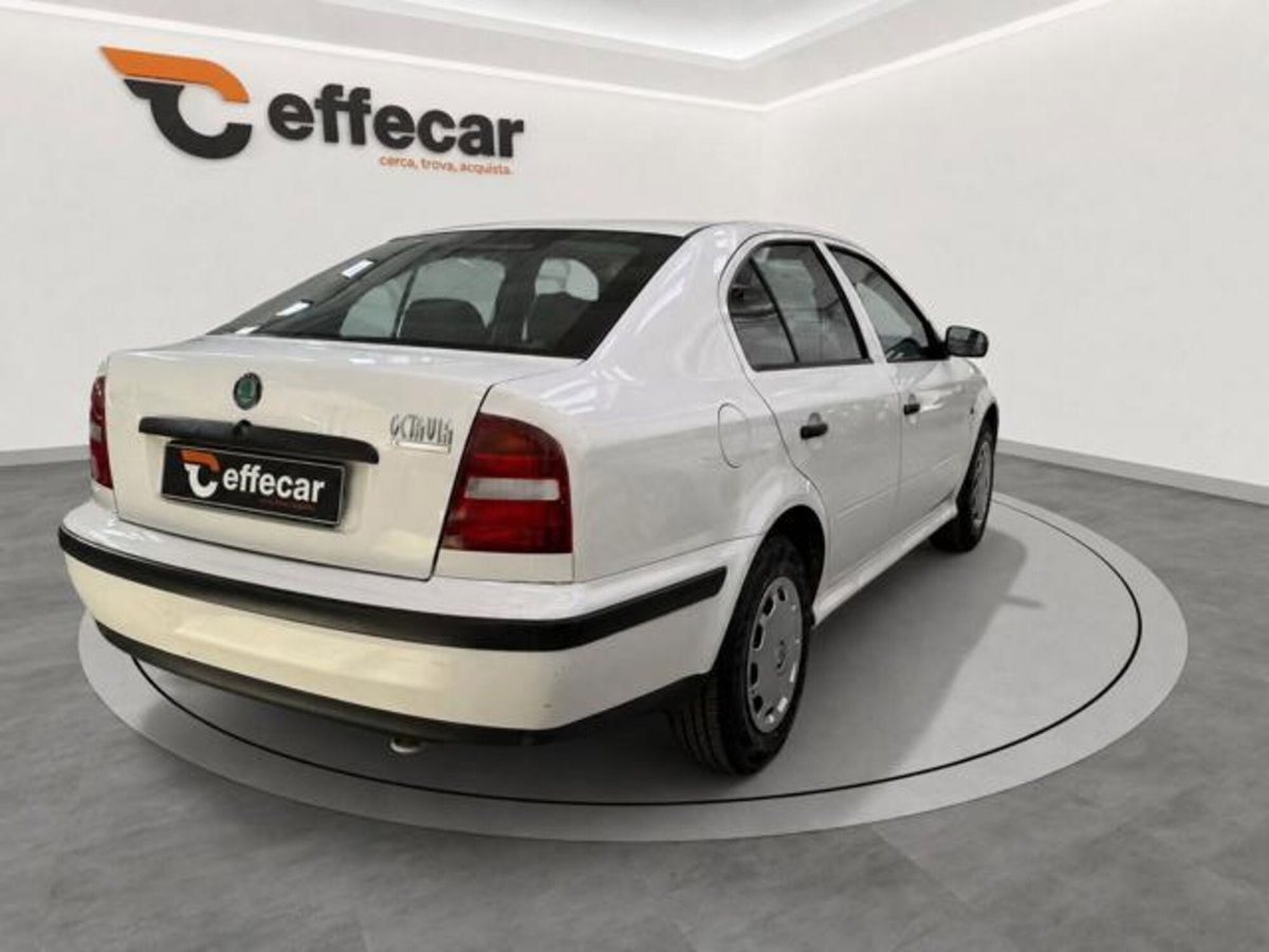 Skoda Octavia 1.6/75 CV cat GLX (6)