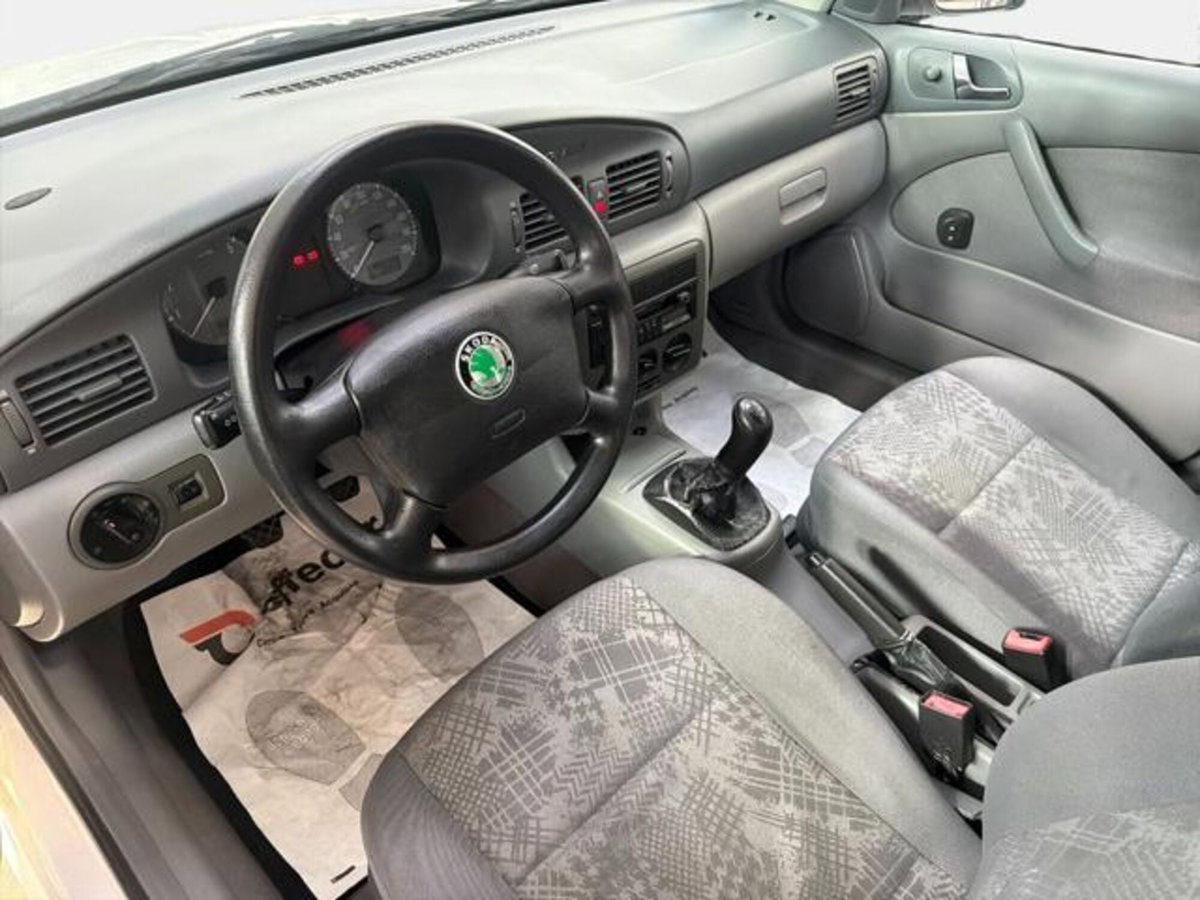 Skoda Octavia 1.6/75 CV cat GLX (7)