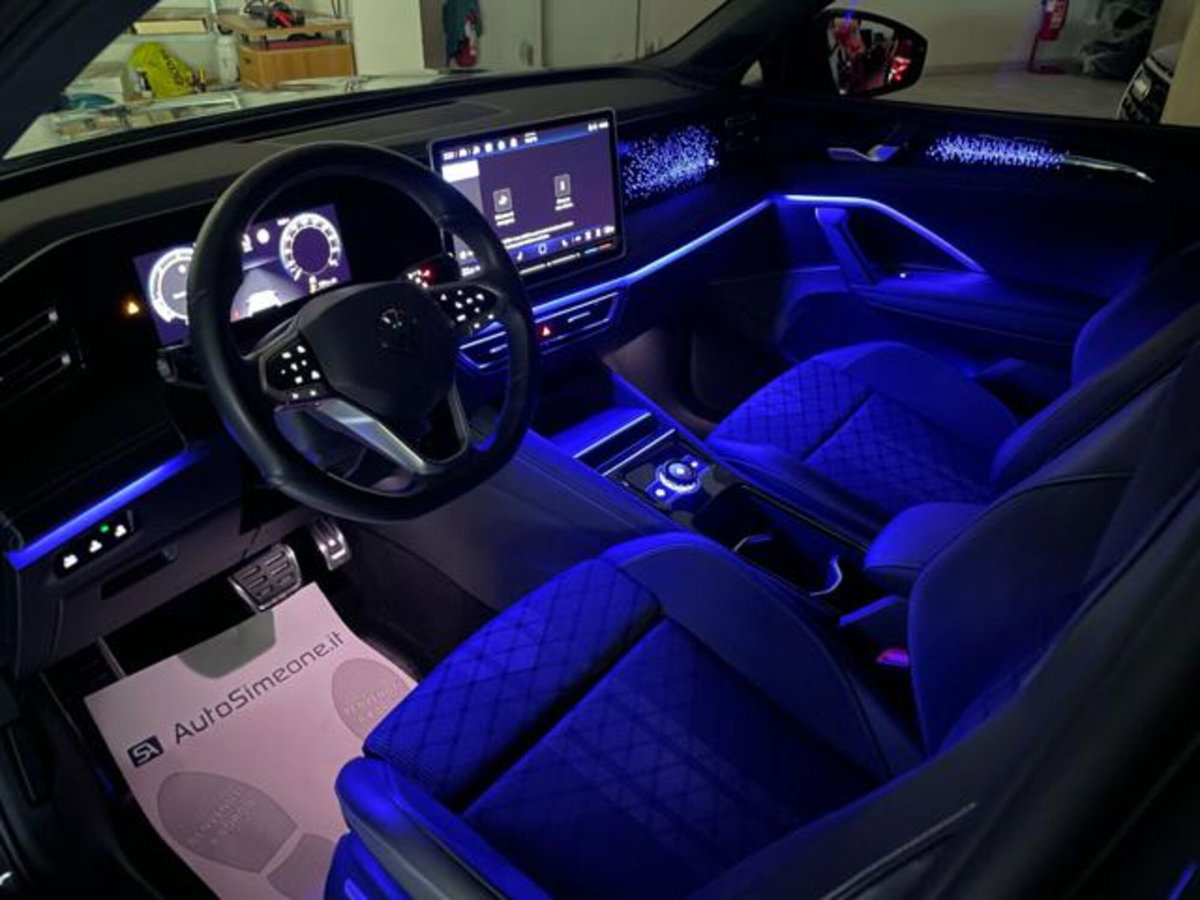 Volkswagen Tiguan 2.0 tdi R-Line 150cv dsg (15)