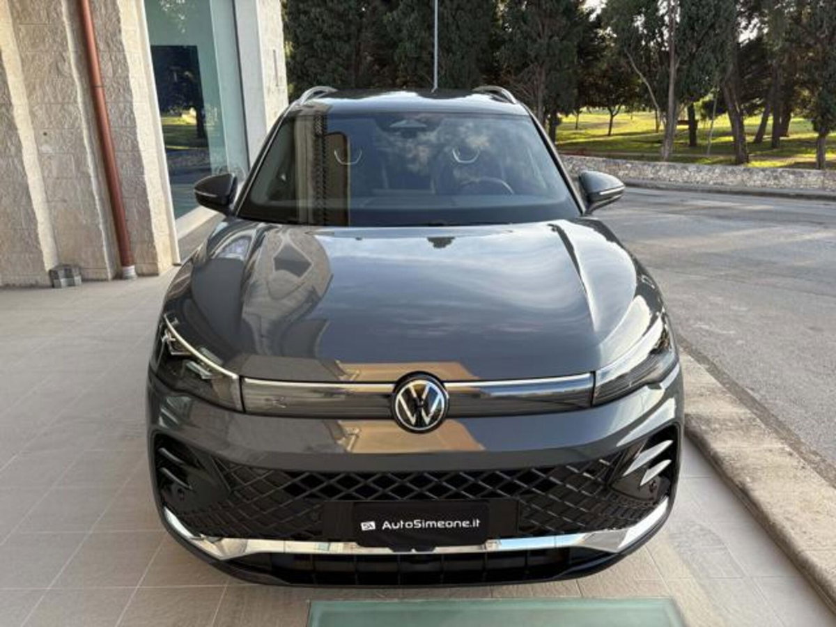 Volkswagen Tiguan 2.0 tdi R-Line 150cv dsg (2)