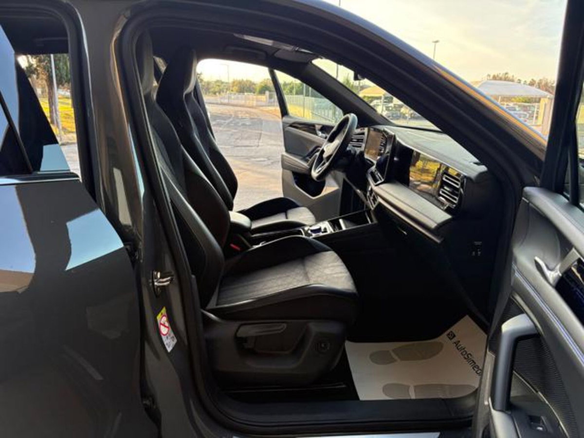 Volkswagen Tiguan 2.0 tdi R-Line 150cv dsg (9)