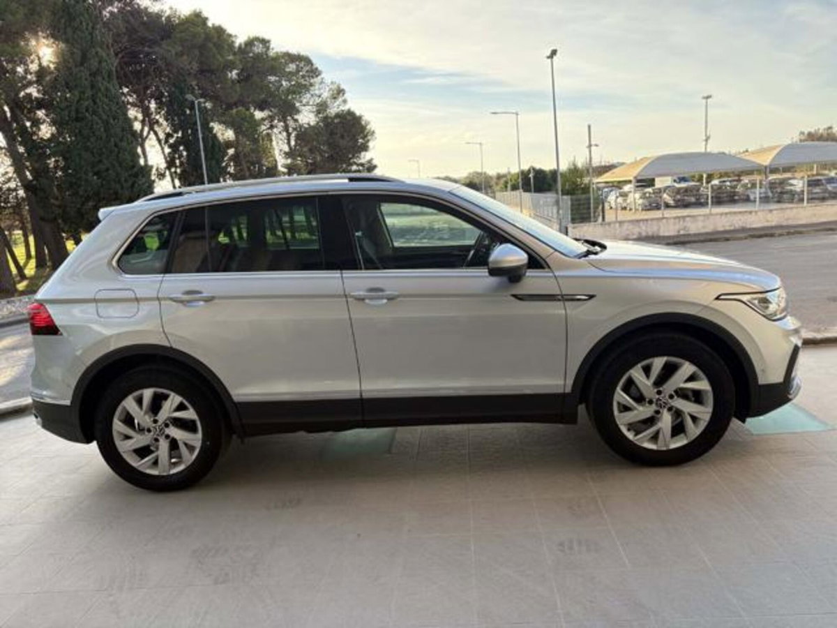 Volkswagen Tiguan 2.0 TDI 150 CV SCR DSG 4MOTION Elegance (4)